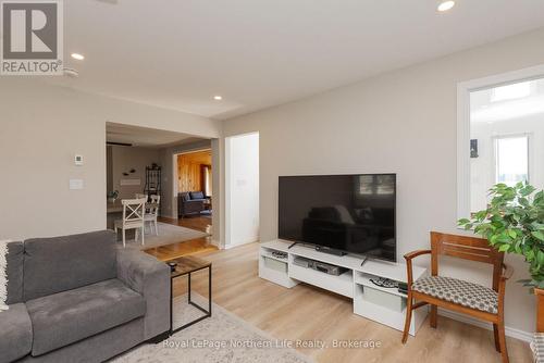 159 Morgan Road, East Ferris, ON - Indoor Photo Showing Living Room