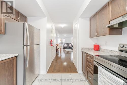 397 - 45 Icy Note Path, Oshawa, ON - Indoor Photo Showing Kitchen