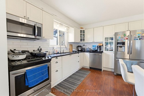 459 Dicenzo Drive, Hamilton, ON - Indoor Photo Showing Kitchen With Upgraded Kitchen