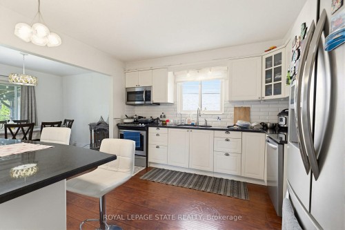 459 Dicenzo Drive, Hamilton, ON - Indoor Photo Showing Kitchen