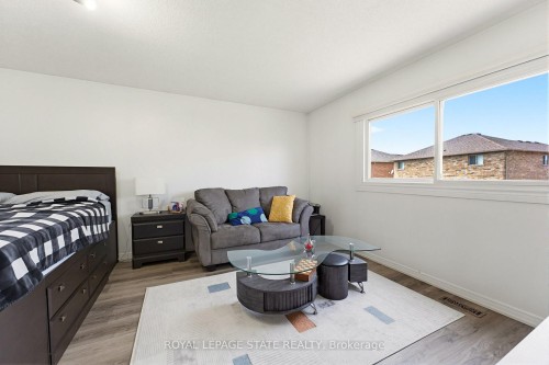 459 Dicenzo Drive, Hamilton, ON - Indoor Photo Showing Bedroom