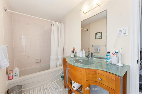 459 Dicenzo Drive, Hamilton, ON - Indoor Photo Showing Bathroom