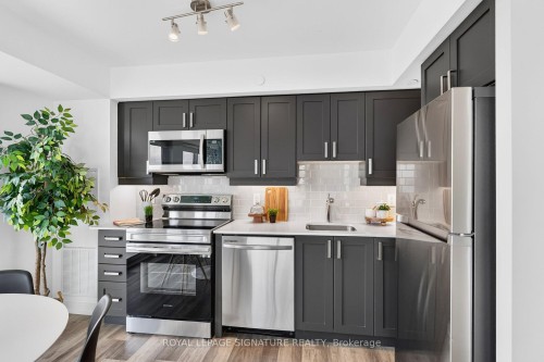 1212-1480 Bayly Street, Pickering, ON - Indoor Photo Showing Kitchen With Upgraded Kitchen