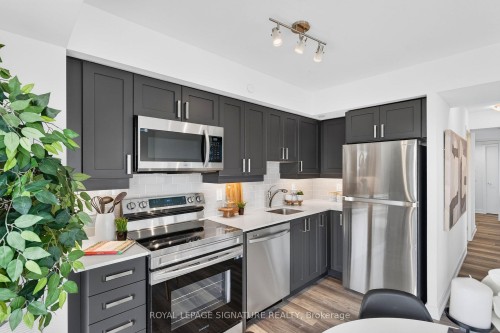 1212-1480 Bayly Street, Pickering, ON - Indoor Photo Showing Kitchen