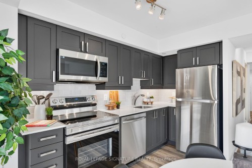 1212-1480 Bayly Street, Pickering, ON - Indoor Photo Showing Kitchen With Upgraded Kitchen