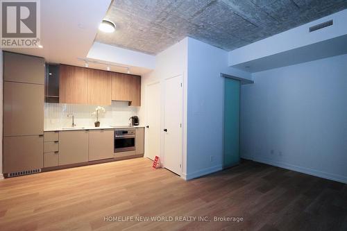 233 - 161 Roehampton Avenue, Toronto, ON - Indoor Photo Showing Kitchen