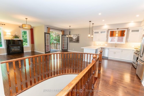 7 Putney Road, Caledon, ON - Indoor Photo Showing Kitchen With Upgraded Kitchen