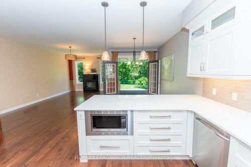 7 Putney Road, Caledon, ON - Indoor Photo Showing Kitchen