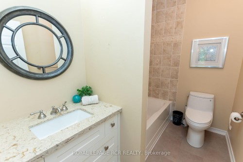 7 Putney Road, Caledon, ON - Indoor Photo Showing Bathroom