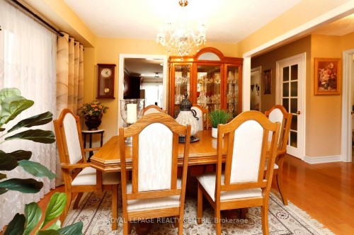 690 Ashprior Avenue, Mississauga, ON - Indoor Photo Showing Dining Room