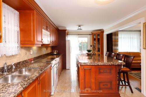 690 Ashprior Avenue, Mississauga, ON - Indoor Photo Showing Kitchen With Double Sink