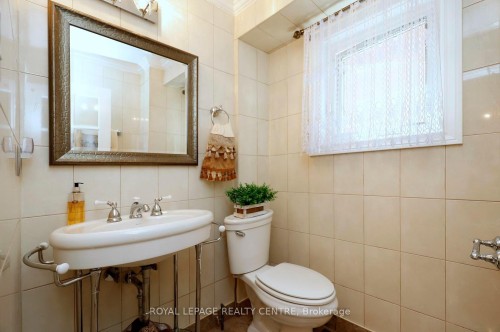 690 Ashprior Avenue, Mississauga, ON - Indoor Photo Showing Bathroom
