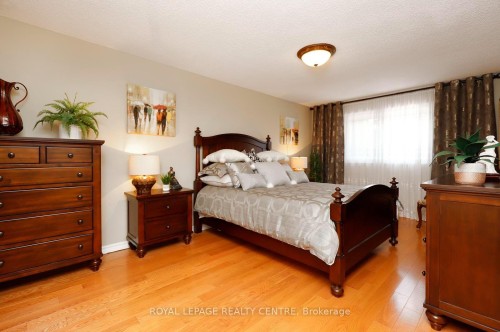 690 Ashprior Avenue, Mississauga, ON - Indoor Photo Showing Bedroom