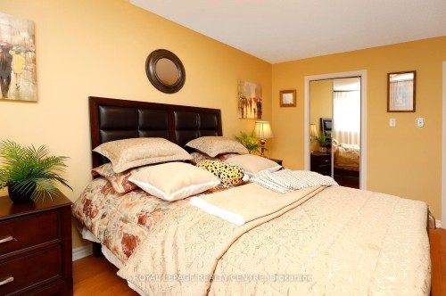 690 Ashprior Avenue, Mississauga, ON - Indoor Photo Showing Bedroom
