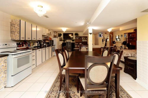 690 Ashprior Avenue, Mississauga, ON - Indoor