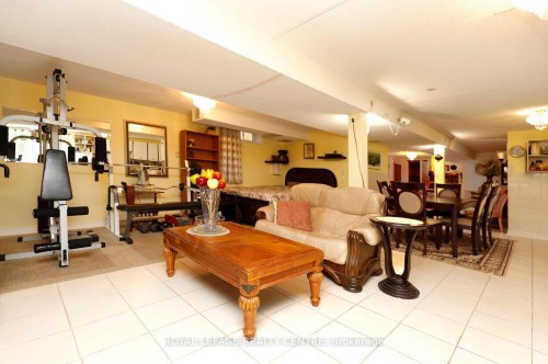 690 Ashprior Avenue, Mississauga, ON - Indoor