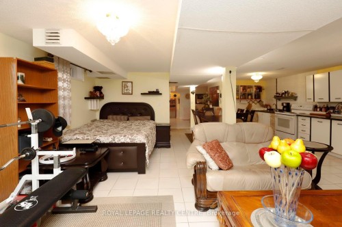 690 Ashprior Avenue, Mississauga, ON - Indoor