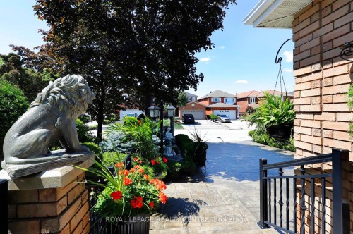 690 Ashprior Avenue, Mississauga, ON - Outdoor