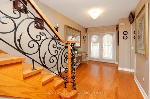 690 Ashprior Avenue, Mississauga, ON - Indoor Photo Showing Other Room