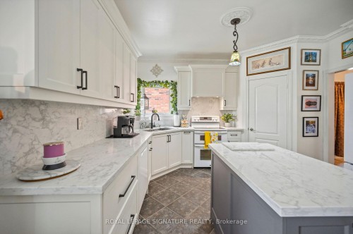 11 Downey Drive, Whitby, ON - Indoor Photo Showing Kitchen