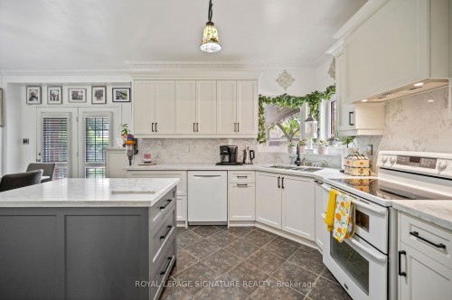 11 Downey Drive, Whitby, ON - Indoor Photo Showing Kitchen