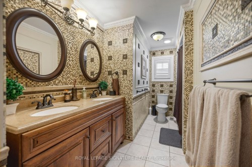 11 Downey Drive, Whitby, ON - Indoor Photo Showing Bathroom