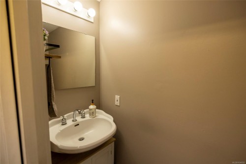 #1-2553 Kingcome Pl, Port Mcneill, BC - Indoor Photo Showing Bathroom
