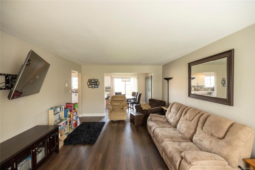 #1-2553 Kingcome Pl, Port Mcneill, BC - Indoor Photo Showing Living Room