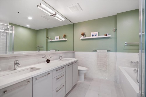 #307-7162 West Saanich Rd, Central Saanich, BC - Indoor Photo Showing Bathroom