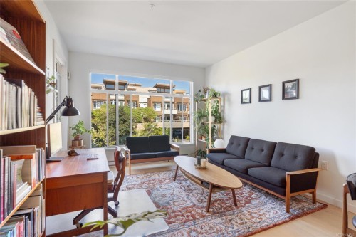 #307-7162 West Saanich Rd, Central Saanich, BC - Indoor Photo Showing Living Room