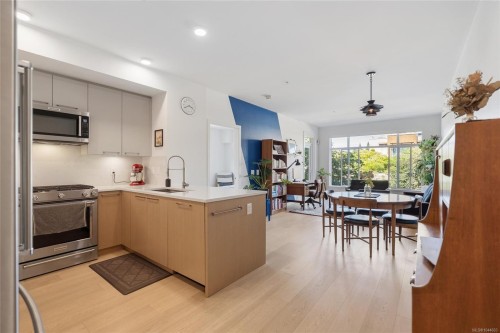 #307-7162 West Saanich Rd, Central Saanich, BC - Indoor