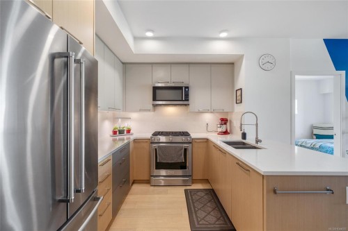 #307-7162 West Saanich Rd, Central Saanich, BC - Indoor Photo Showing Kitchen With Double Sink With Upgraded Kitchen
