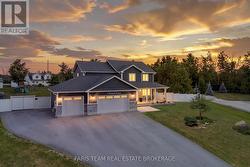 4 CHESLOCK CRESCENT  Oro-Medonte, ON L3V 8N8
