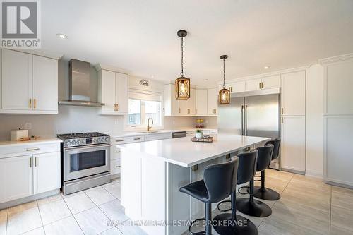 4 Cheslock Crescent, Oro-Medonte, ON - Indoor Photo Showing Kitchen With Upgraded Kitchen