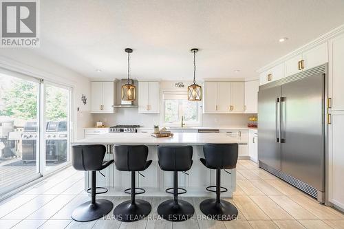 4 Cheslock Crescent, Oro-Medonte, ON - Indoor Photo Showing Kitchen With Upgraded Kitchen