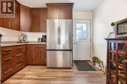 60 Manning Drive, Chatham, ON - Indoor Photo Showing Kitchen