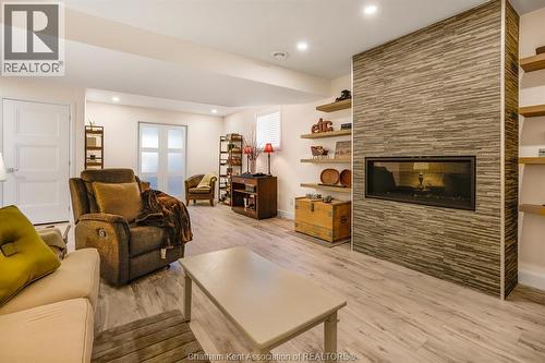 60 Manning Drive, Chatham, ON - Indoor Photo Showing Living Room With Fireplace