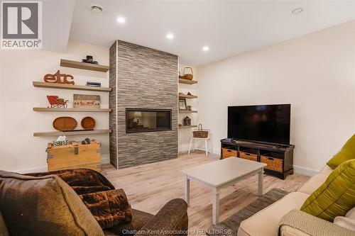 60 Manning Drive, Chatham, ON - Indoor Photo Showing Living Room With Fireplace