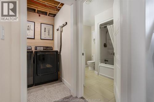 60 Manning Drive, Chatham, ON - Indoor Photo Showing Laundry Room