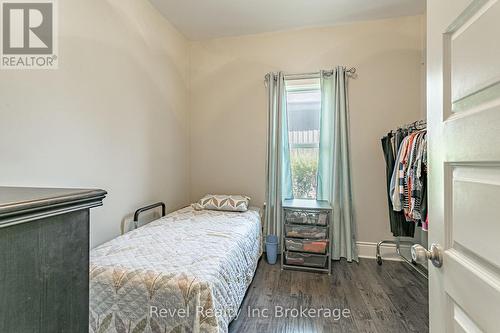 31 Givins Street, Woodstock (Woodstock - North), ON - Indoor Photo Showing Bedroom