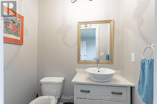 31 Givins Street, Woodstock (Woodstock - North), ON - Indoor Photo Showing Bathroom