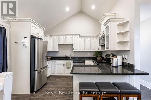 31 Givins Street, Woodstock (Woodstock - North), ON - Indoor Photo Showing Kitchen