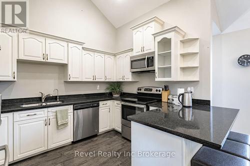 31 Givins Street, Woodstock (Woodstock - North), ON - Indoor Photo Showing Kitchen With Double Sink