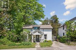 37 ARNOLD CRESCENT  Richmond Hill, ON L4C 3R6