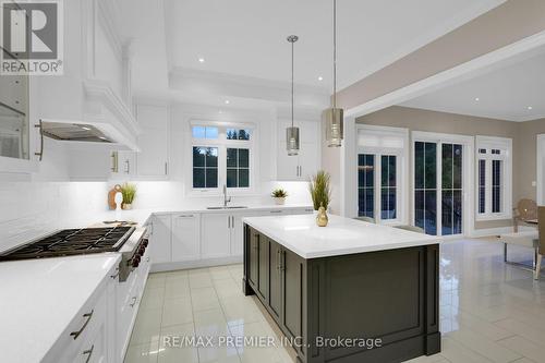 15 Peter Glass Road, King, ON - Indoor Photo Showing Kitchen With Upgraded Kitchen