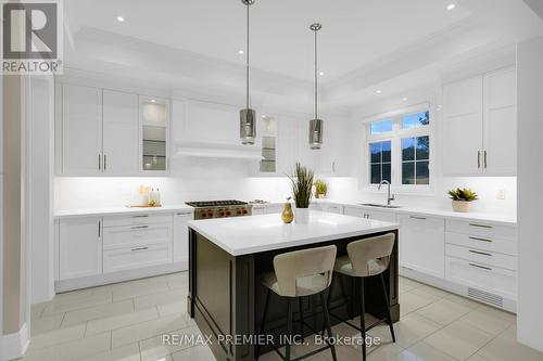 15 Peter Glass Road, King, ON - Indoor Photo Showing Kitchen With Upgraded Kitchen
