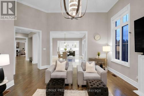 15 Peter Glass Road, King, ON - Indoor Photo Showing Living Room