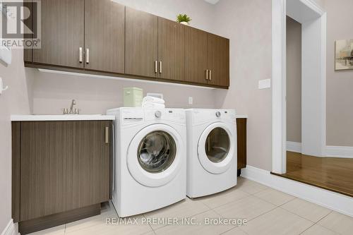 15 Peter Glass Road, King, ON - Indoor Photo Showing Laundry Room