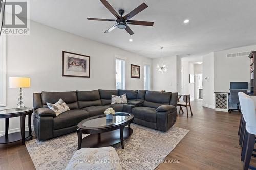 54 Borden Trail, Welland (Prince Charles), ON - Indoor Photo Showing Living Room
