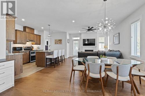 54 Borden Trail, Welland (Prince Charles), ON - Indoor Photo Showing Dining Room